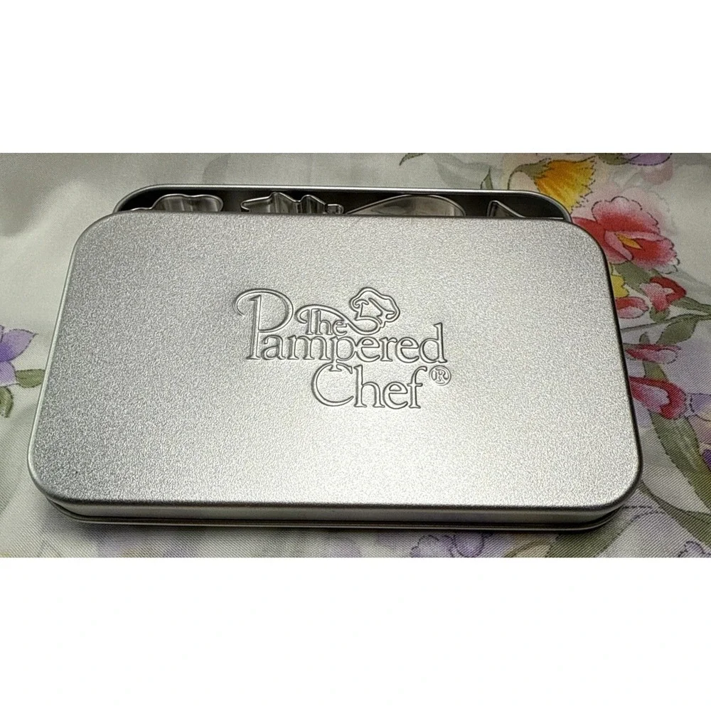 Pampered Chef Creative Cutters Cookie‎ Cutter Set w/ Storage Tin 8 Piece Shapes